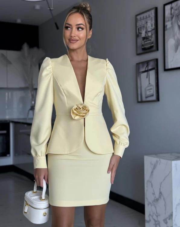 komplet-damski-isabell-marina-zolty-marynarka-spodnica.webp