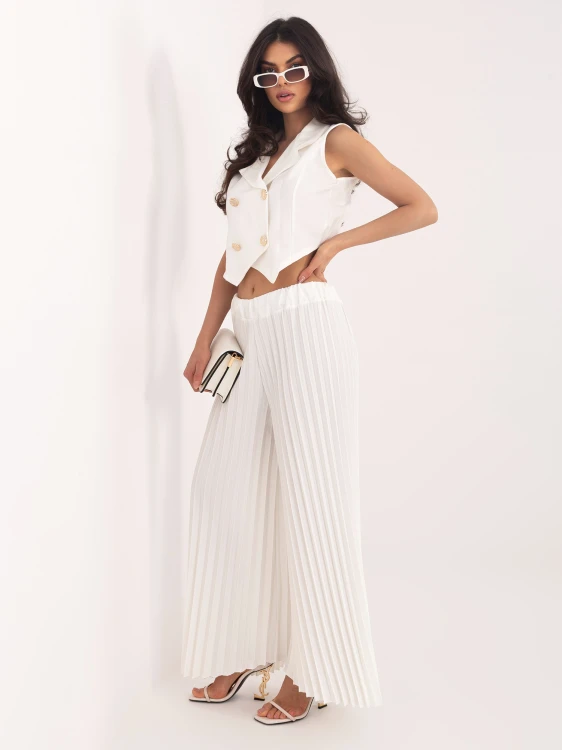 plisowane-spodnie-federica-ecru-stylizacja.jpg