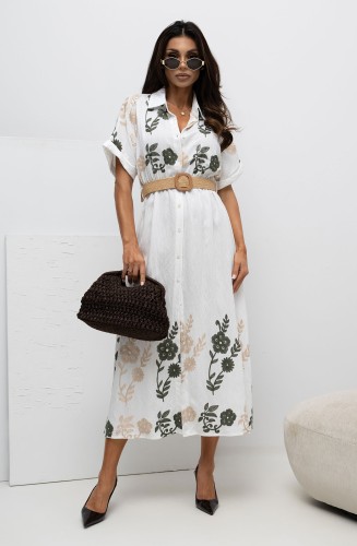 biala-sukienka-szmizjerka-midi-haftowana-kwiaty.jpg