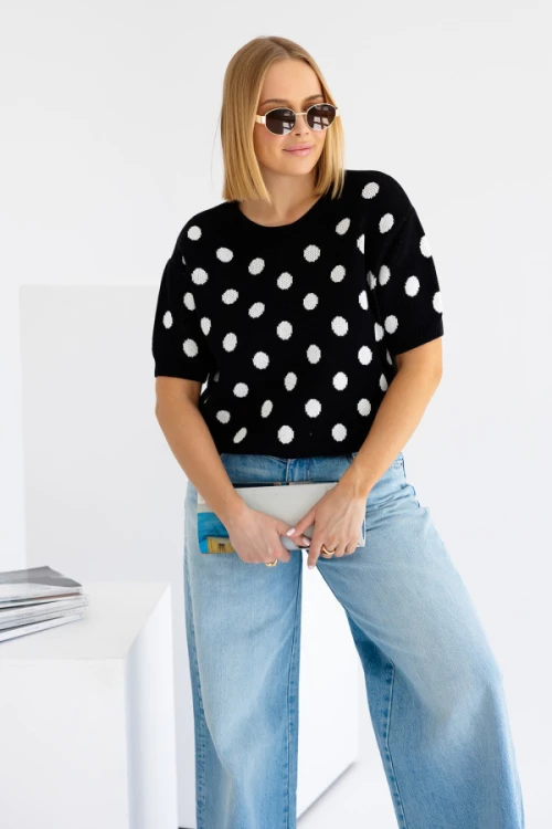 czarny-sweter-w-biale-kropki-klasyka.jpg