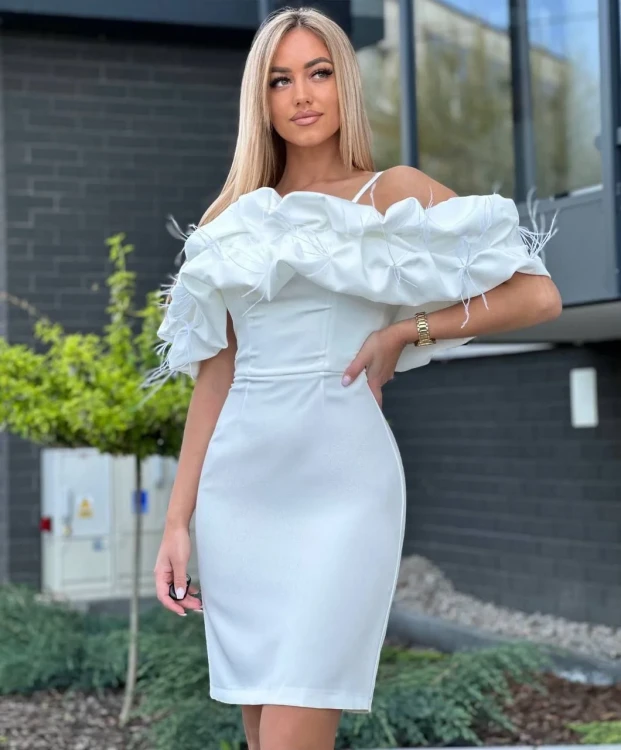 elegancka-sukienka-hiszpanka-ecru-marina-portret.webp