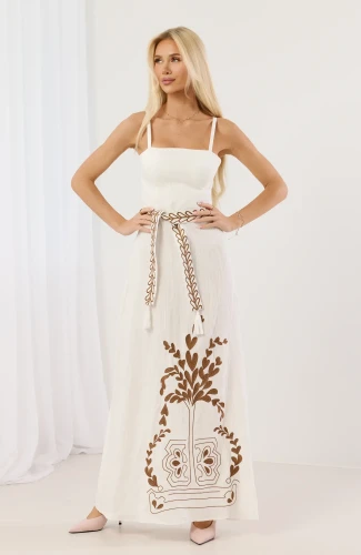 biala-sukienka-maxi-boho-z-brazowym-haftem-przod.jpg