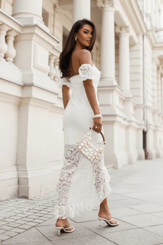 ecru-sukienka-boho-labalancia-odkryte-plecy.webp