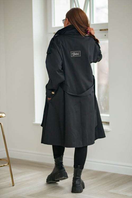 Plaszcz damski - trencz - z paskiem - w kolorze czarnym - Bastet Fashion