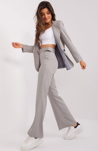 Spodnie-damskie-z-szeroka-nogawka-z-paskiem-w-kolorze-popielatym