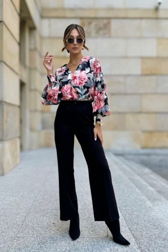 Stylowa-bluzka-damska-Diana-z-kolekcji-jesiennej-z-dekoltem-V-polskiej-marki JB Borowiecki