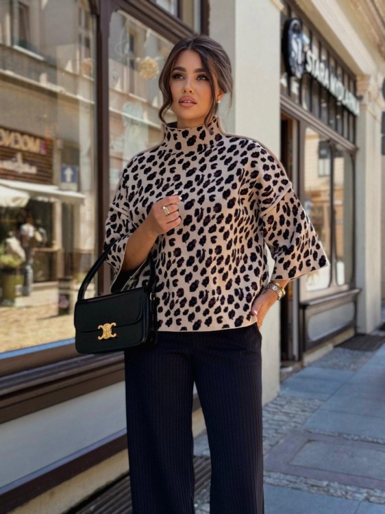 Sweter-damski-w-modny-print-zwierzecy-panterke-polskiej marki LaBalancia