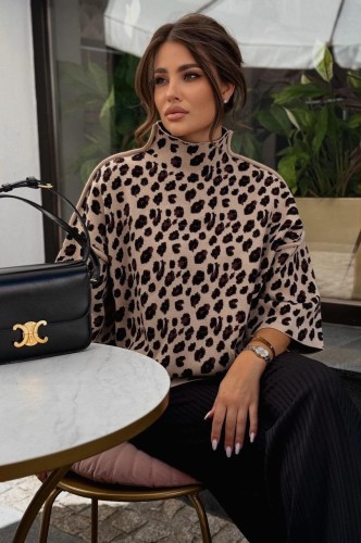 Sweter-damski-w-modny-print-zwierzecy-panterke-polskiej marki LaBalancia