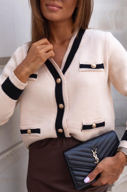 Hitowy-sweter-damski-w stylu-Chanel-kolorze ekri-w-rozmiarze-One Size-polskiej marki LaBalancia