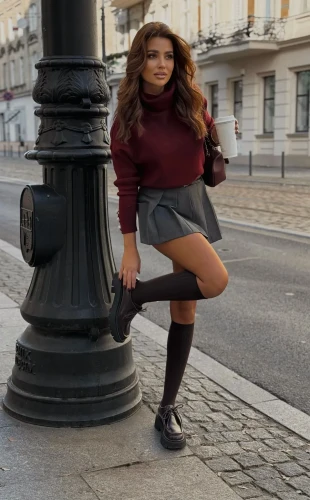 Sweter damski golf Lora w kolorze bordowym z wysokogatunkowego materiału polskiej marki LaBalancia