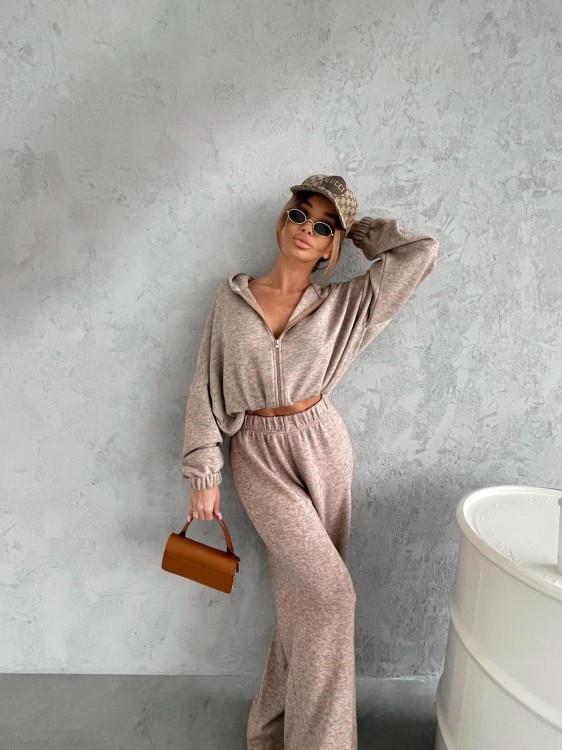 Komplet damski dres z wysokogatunkowej dzianiny sweterkowej cappuccino polskiej marki Agatha Pucci