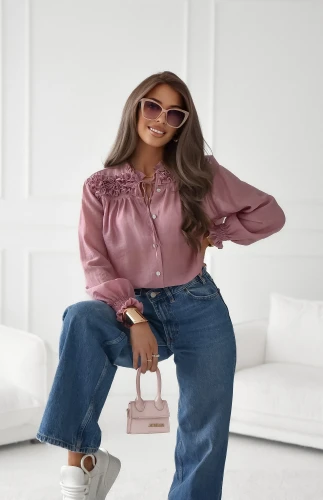 Bluzka koszulowa Celine w kolorze brudnego różu z falbanką przy dekolcie polskiej marki Simplicity