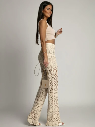 Koronkowe spodnie damskie Bali w stylu boho w kolorze beżowym polskiej marki LaBalancia