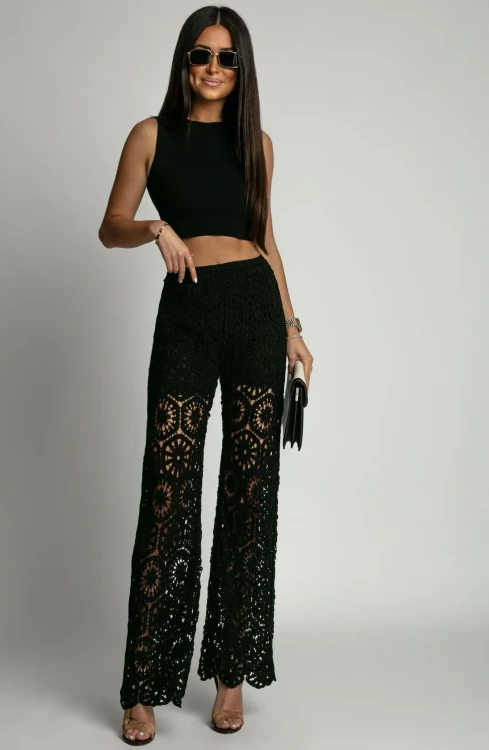 Koronkowe spodnie damskie Bali w stylu boho w kolorze czarnym polskiej marki LaBalancia