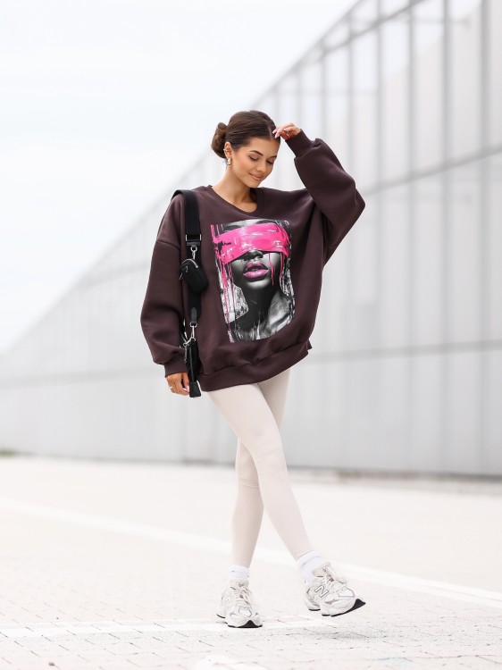 Bluza damska Neon Eyes oversize Lara Fashion – Premium komfort i modny nadruk | Jesień–Zima 2025/26