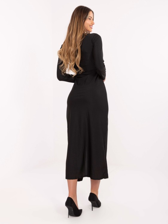 sukienka-midi-kopertowa-czarna-zlota klamra-sheyou.jpg