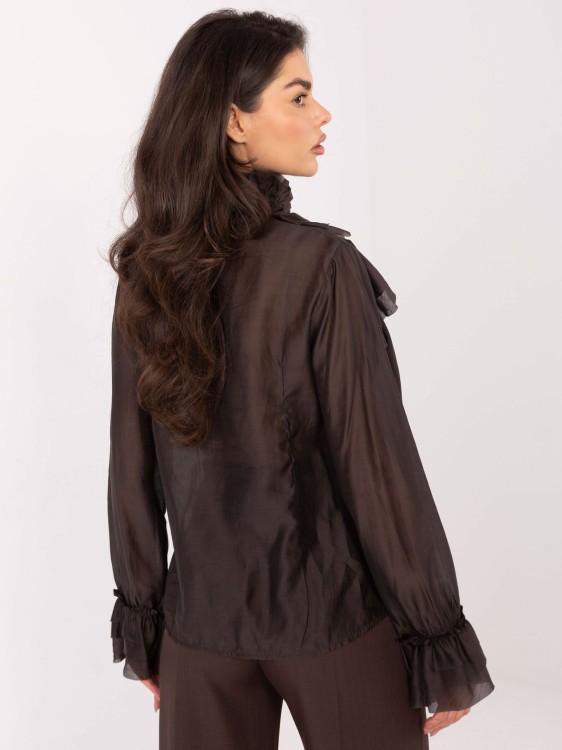 stylizacja-brązowa-koszula-z-zabotem-do-biura-tyl.jpg
