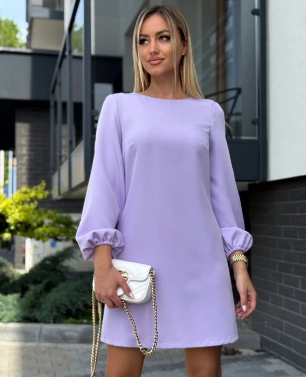 sukienka-liliowa-marina-dekolt-lodka.webp