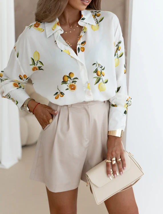 detale-bluzka-roomy-lemon-print-ozdobne-guziki-mankiety.webp